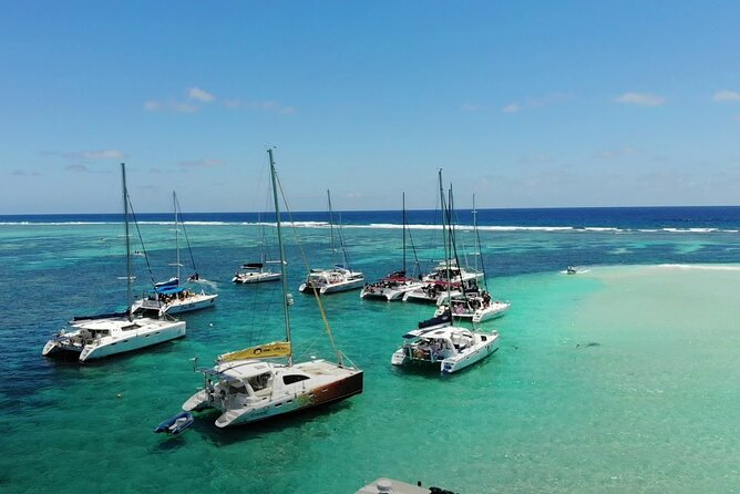 3 North Islands Catamaran Cruise with Lunch & Drinks on island. - Stop 2: Ile Plate Beach, white sand and lagoon color