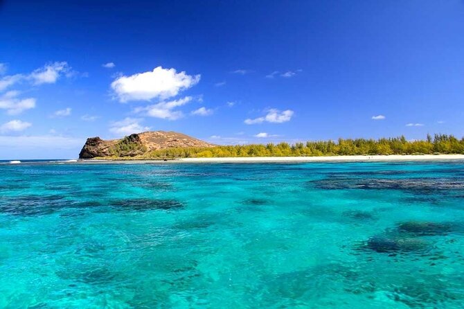 3 North Islands Catamaran Cruise with Lunch & Drinks on island. - Stop 3: Coin de Mire (Gunners Quoin), snorkeling when the sea allows