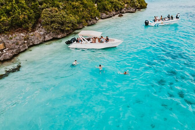 5 Islands Speedboat Cruise incl. Snorkeling in Blue Bay + Lunch at Ile aux Cerfs - Ile aux Aigrettes Nature Reserve: the short stop with the open bar break