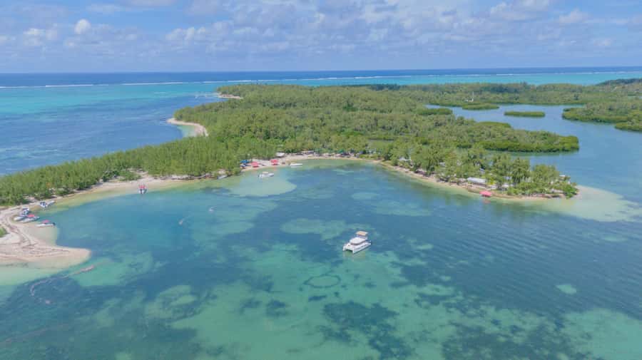 5 Islands Speedboat Cruise, Snorkeling + Lunch & Open Bar - Ile aux Aigrettes Nature Reserve: swimming plus a different kind of scenery