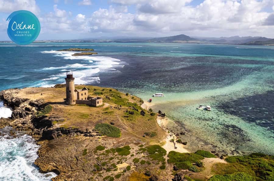 5 Islands Tour: New OCÉANE Private Pontoon Boat cruise - Getting There: Pointe Maurice and the Shore-to-Boat Flow