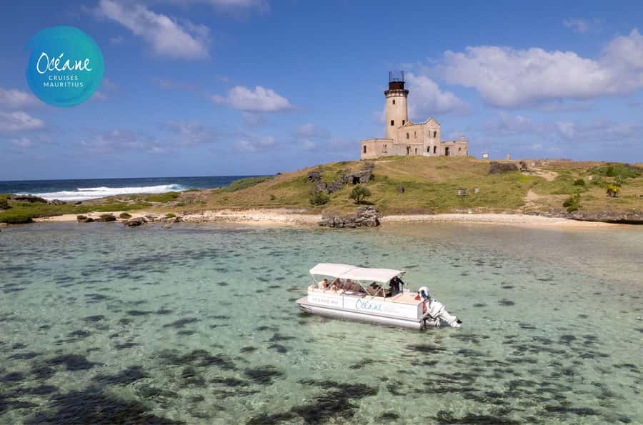 5 Islands Tour: New OCÉANE Private Pontoon Boat cruise - Ile aux Fouquets Lighthouse: Views, Free Time, and Onboard Food