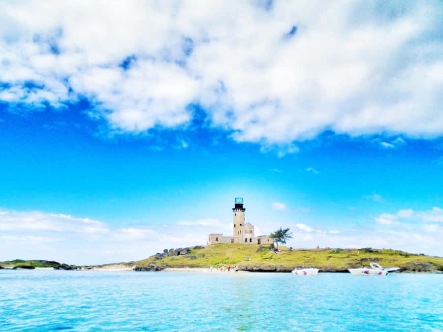 5 Islands Trip & Ile aux Cerfs inc Lunch, Drinks & Transport - Passing Ile de la Passe and Ile aux Phare, Lighthouse Island Views
