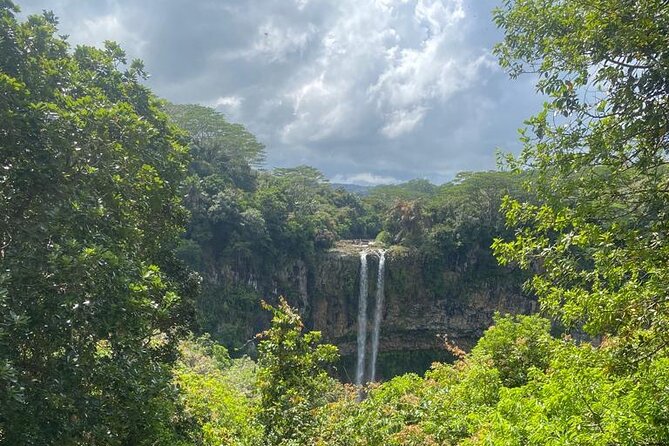 All Inclusive Full Day Tour: Chamarel Rhumrie,7-Coloured & Lunch - South Mauritius, Done in One Managed Day
