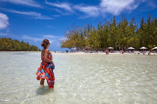 All inclusive SPEEDBOAT FULL DAY to ILE AUX CERF & GRSE WATERFALL - Chamarel to Trou d’eau Douce, the Morning Setup