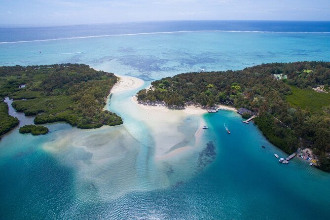 All inclusive SPEEDBOAT FULL DAY to ILE AUX CERF & GRSE WATERFALL - The Boat Reality: Speedboat Plans Can Change