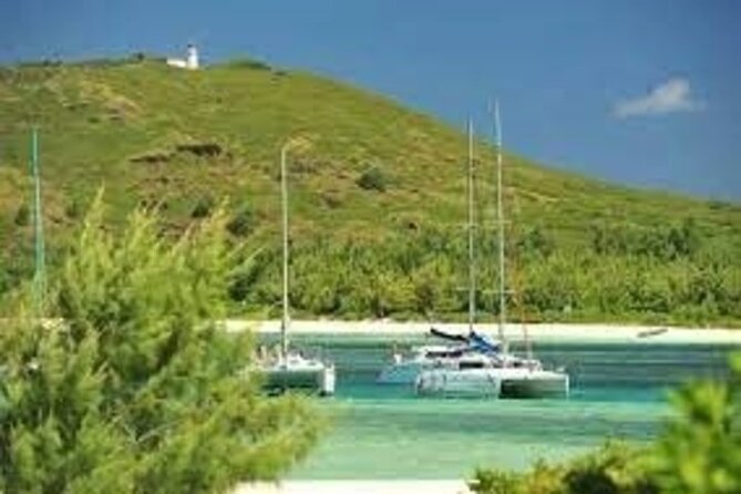 Catamaran, BBQ, Ile Gabriel , Ile Plate ,Coin de Mire - Snorkeling and Sun Time: The Reality Check for Island Sailing