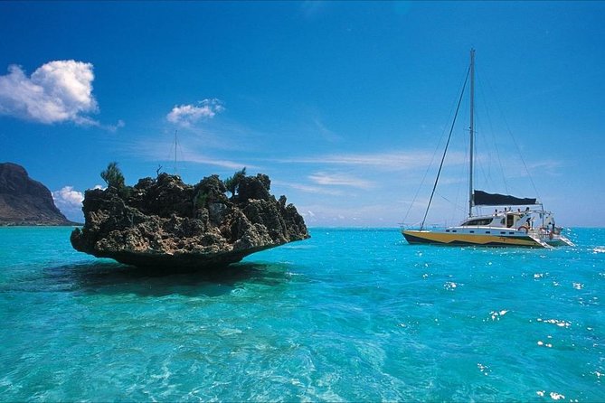 Catamaran Cruise to Ile Aux Bénitiers: Dolphin watch, Crystal Rock & Transfer - Tamarin Bay Dolphin Watch: Great Odds, Real Nature