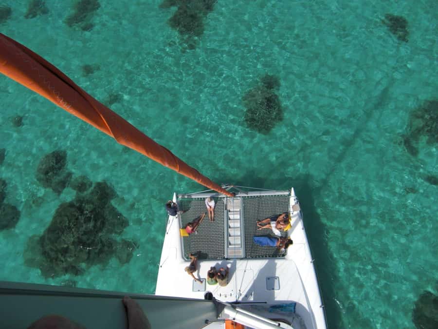 Catamaran cruise to Ile aux Cerfs from Pointe Jerome - The 11:00 snorkeling break: where the water turns from pretty to wow