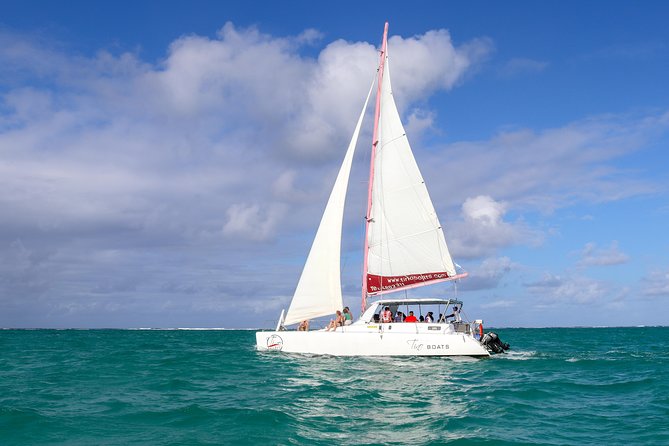 Catamaran cruise to Ile aux cerfs with bbq lunch - Trou dEau Douce departure, and why the meeting point matters