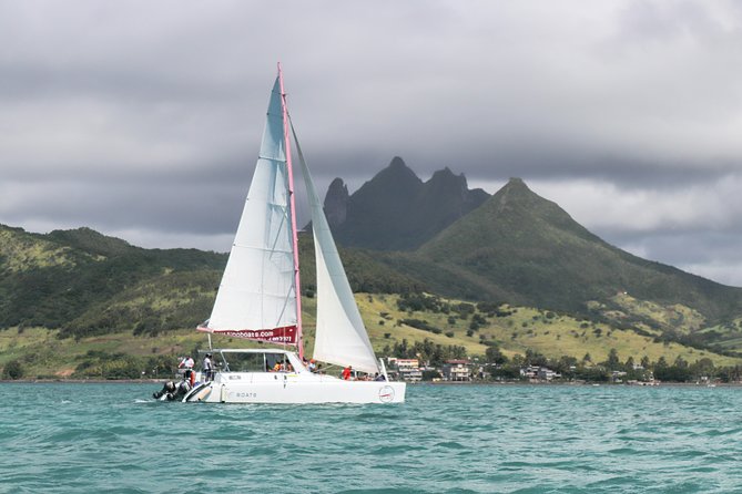 Catamaran cruise to Ile aux cerfs with bbq lunch - Snorkeling in turquoise water, what you can do with the stops