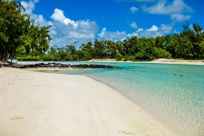 Catamaran Experience to Ile aux cerf: incl: Parasailing, Lunch, GRSE & Transfer - Timing, transfers, and the parts people complain about