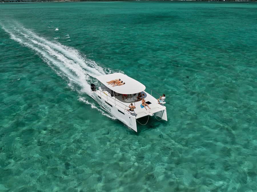 Catamaran Mauritius: South East 5 Islands Catamaran Cruises - Ile aux Fouquets Lighthouse and Ile aux Aigrettes Views