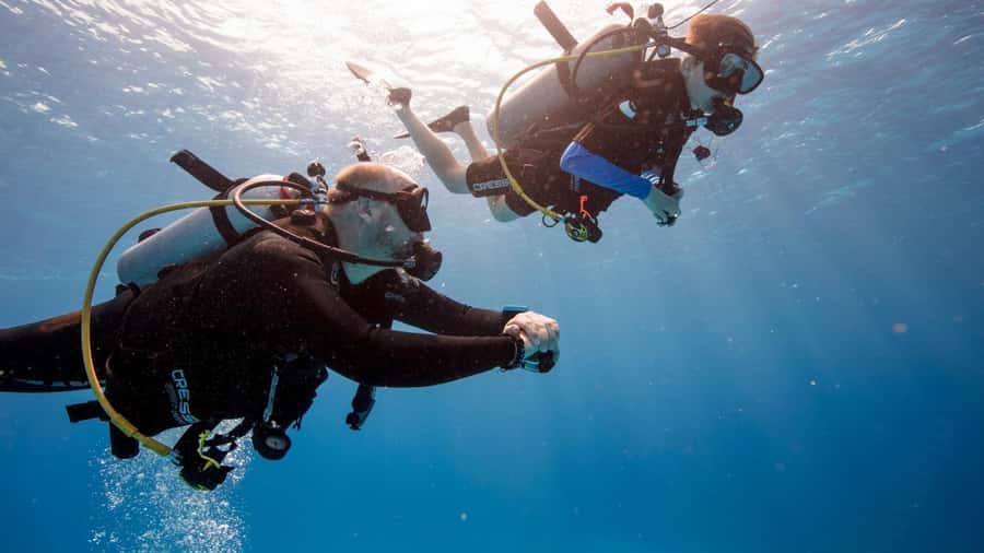 DISCOVER SCUBA DIVING IN LEMORNE with EasydiveMauritius - How the 2-hour program runs, from gear prep to open water