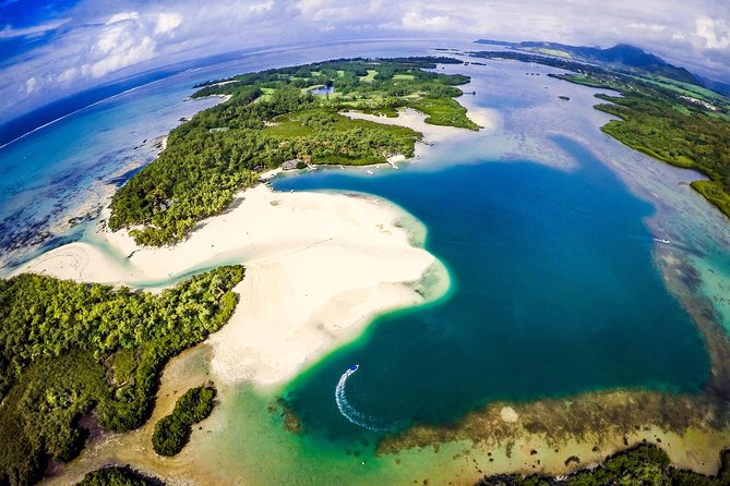 EAST Shared Cruise : OCÉANE Full day catamaran to Ile aux Cerfs - Key highlights at a glance