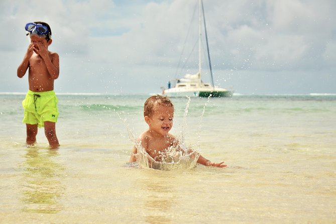 EAST Shared Cruise : OCÉANE Full day catamaran to Ile aux Cerfs - Price and value: why $77.82 can make sense