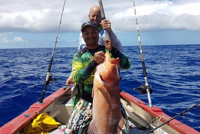 Fishing Trips. Popping, jigging, big game, live bait - Small Boat, Big Attention: Jean-Marc, Roméo, and Why the Day Feels Personal