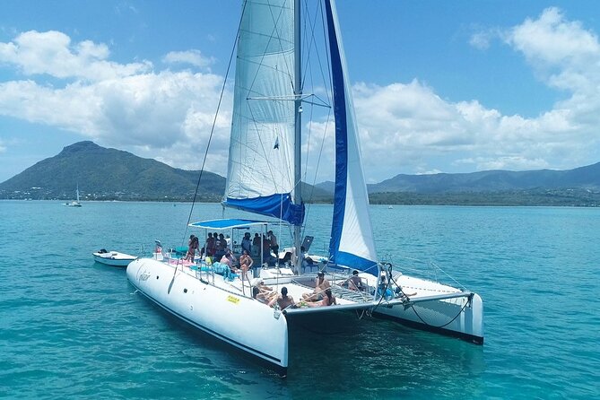 Full Day Catamaran Cruise on shared basis to Bénitiers Island - Shared cruise reality: timing, group size, and expectations
