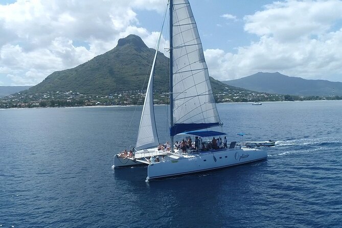 Full Day Catamaran Cruise on shared basis to Bénitiers Island - Weather matters more than you think