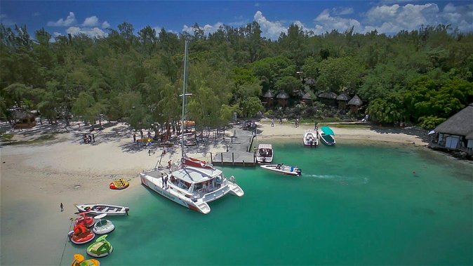 Full-Day Catamaran Cruise to Île aux Cerfs with BBQ Lunch - Island time planning: what to do with your 2 hours