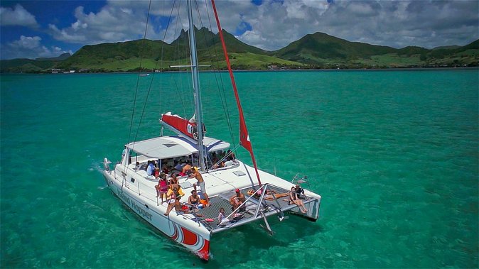 Full-Day Catamaran Cruise to Île aux Cerfs with BBQ Lunch - Group size, ticket, and the practical side of boarding