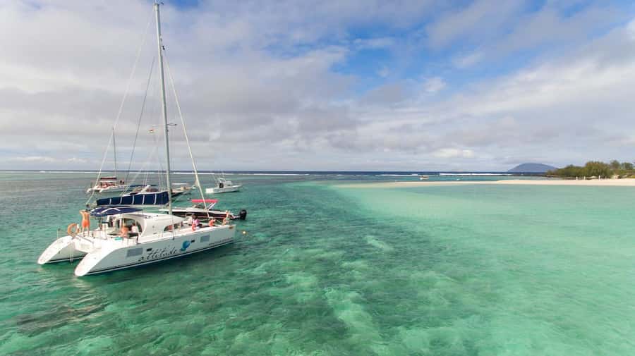 Full Day Catamaran Luxury Cruise to Northern Islands w Lunch - Coin de Mire Natural Aquarium Snorkel Stop on the Return Leg