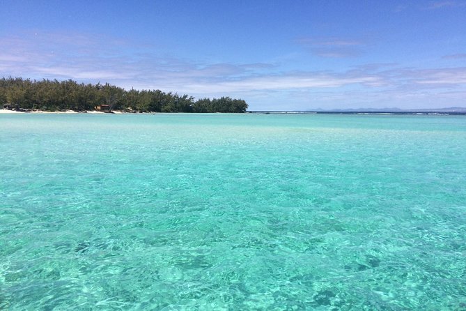 Full-Day Northern Catamaran Cruise: Coin de Mire and Ile Plate Island - Why Coin de Mire and Île Plate work so well together