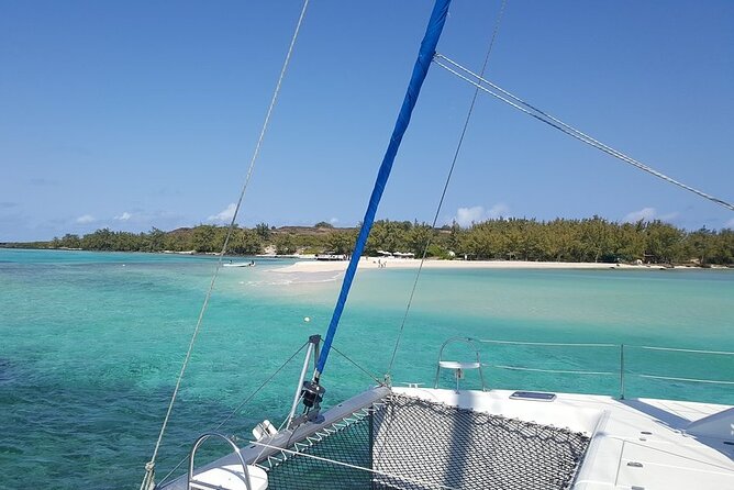 Full-Day Northern Catamaran Cruise: Coin de Mire and Ile Plate Island - Crew, music, and what a small boat day feels like