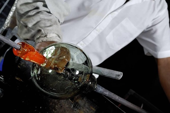 Full-day Private Mauritius Shopping Tour: including a Visit to the Capital City - China Town and Champ de Mars pass-by: culture cues without the time sink