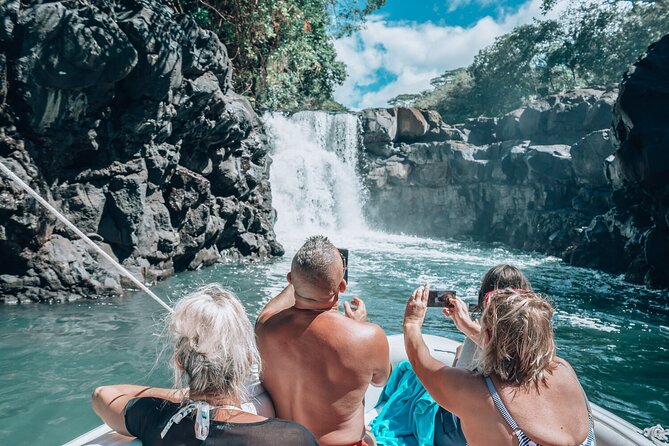 Full Day Shared Speed Boat in Ile Aux Cerfs Lunch & Transfer incl - The speedboat ride: fast, scenic, and built for motion