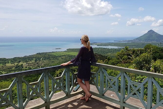 Full day visit to Chamarel ,Curious Corner & Takamaka with Lunch - Chamarel village: 3-course lunch when you need energy