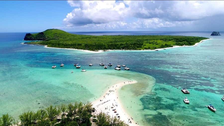 Grand Baie: Catamaran 3 Islands Cruise & Lunch on the Island - The catamaran cruise itself: comfort, crowding, and the best seat