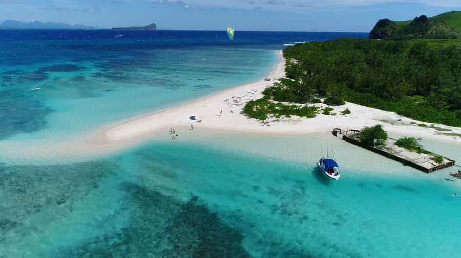 Grand Baie: Catamaran 3 Islands Cruise & Lunch on the Island - Ilot Gabriel and Ile Plate: landing, BBQ lunch, and real water time