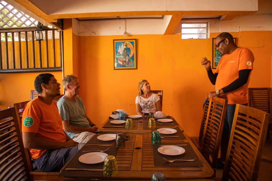 Grand Baie: Guided Walking Food Tour - Restaurant tastings: why “seated” is a big deal