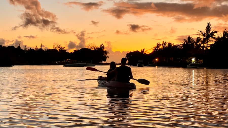 Guided Sundowner Kayak Tour - Included Extras: Life Vest, Drinks, and the Little Comfort Wins