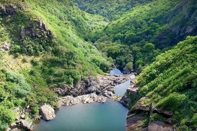 Half Day Hike to Seven Waterfalls in Mauritius - What you actually see: five cascades of the 7 Waterfalls route