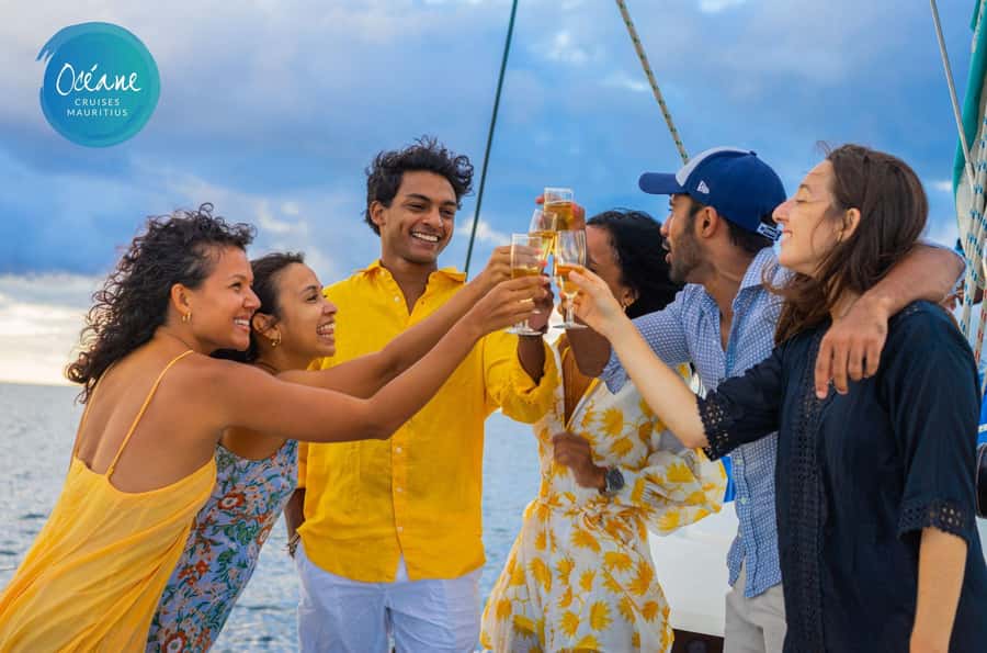 Ile Aux Bénitiers : Private Catamaran Cruise & Gourmet Lunch - Crystal Rock: the best mix of snorkeling, photos, and straight-up BBQ timing