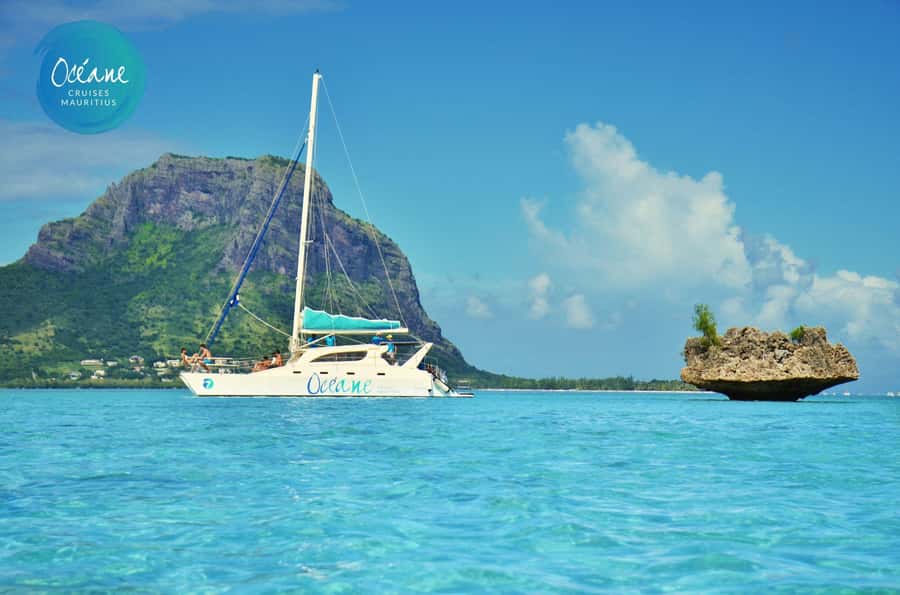 Ile Aux Bénitiers : Private Catamaran Cruise & Gourmet Lunch - Should you book the Ile aux Bénitiers private catamaran cruise?