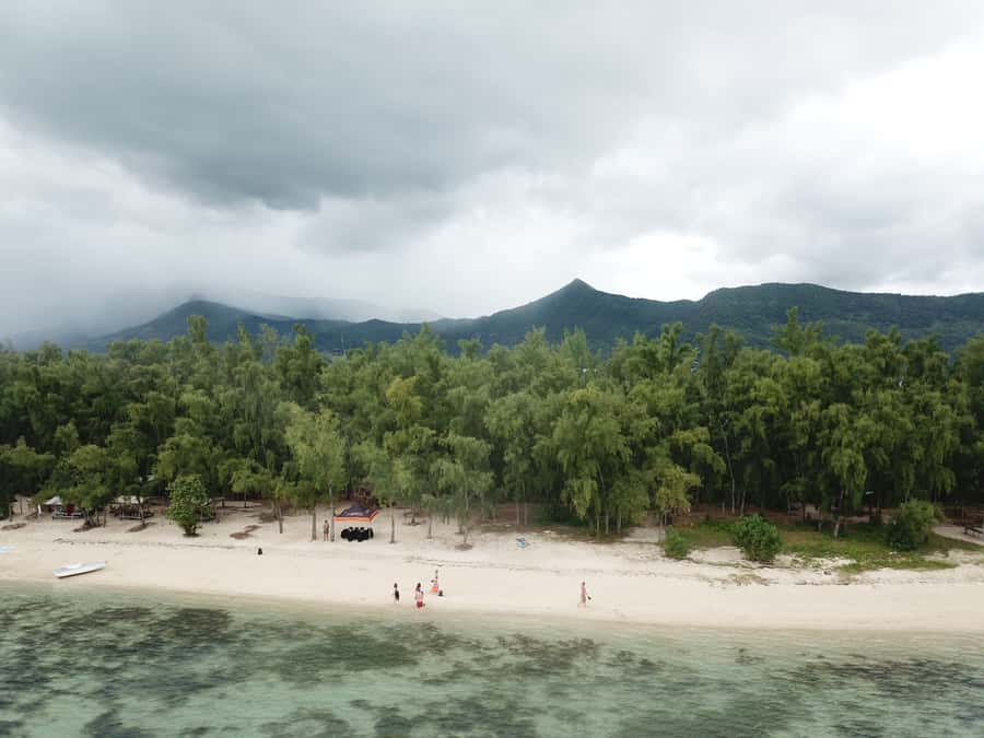 Île aux Bénitiers: Snorkeling w/Dolphins Boat Tour & Lunch - Crystal Rock snorkeling near Le Morne: the reef stop that earns its time