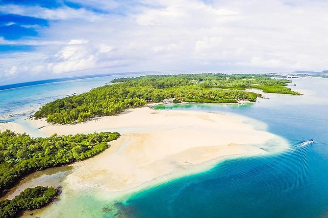 Ile aux Cerf: Speed boat with Parasailing & Tube Riding and Lunch - Undersea walking in a coral reef garden is the calmer highlight