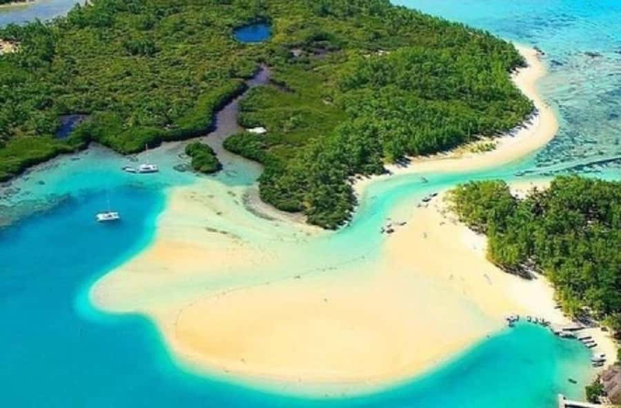 Ile Aux Cerfs Catamaran Cruise with Pick-up/Drop-off & Lunch - Key points at a glance