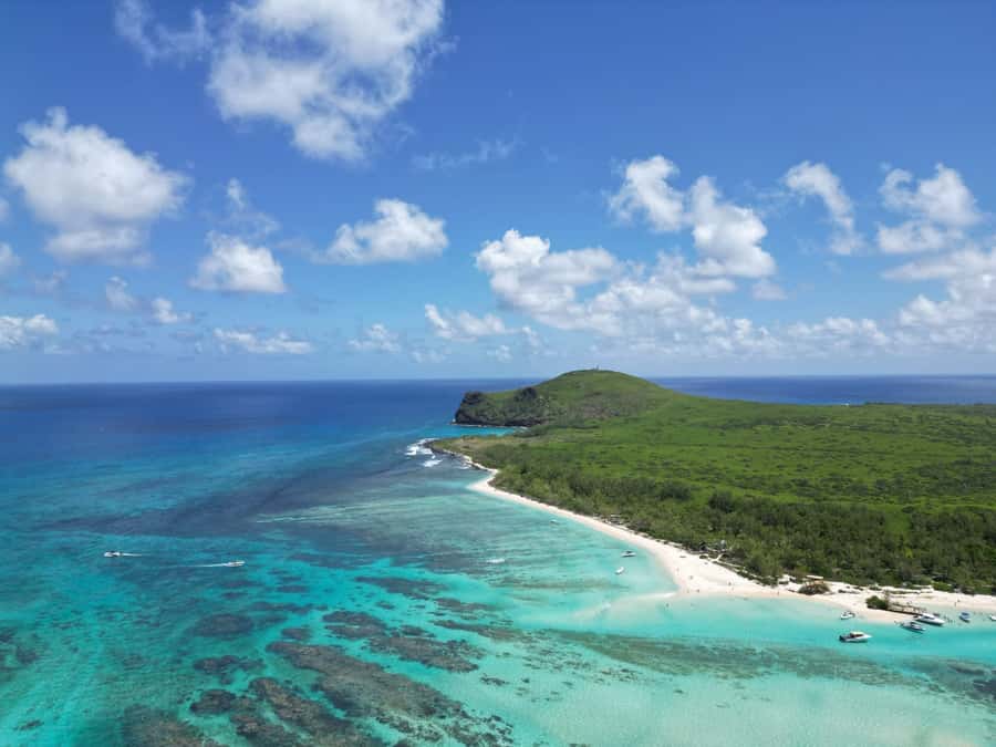 Ilot Gabriel: Catamaran Cruise & BBQ Lunch - The return sail: how to spot dolphins, and how not to over-plan