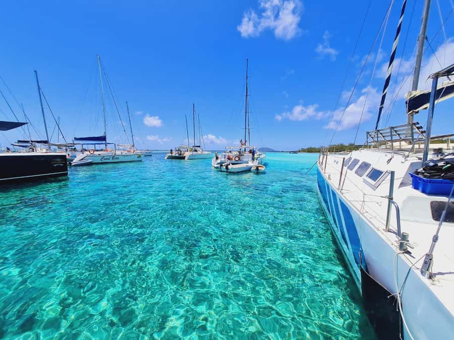 Ilot Gabriel: Catamaran Cruise & BBQ Lunch - Colored sea views and Coin de Mire on the horizon
