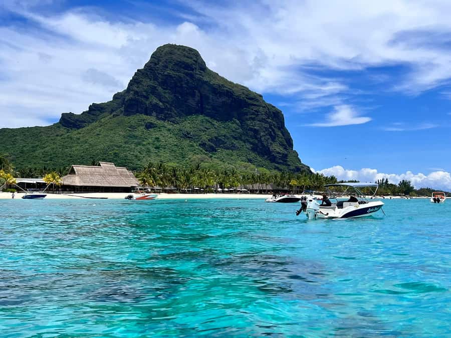 Le Morne: Private Boat Tour Dolphin-Watching & swimming - What to bring so the day feels easy