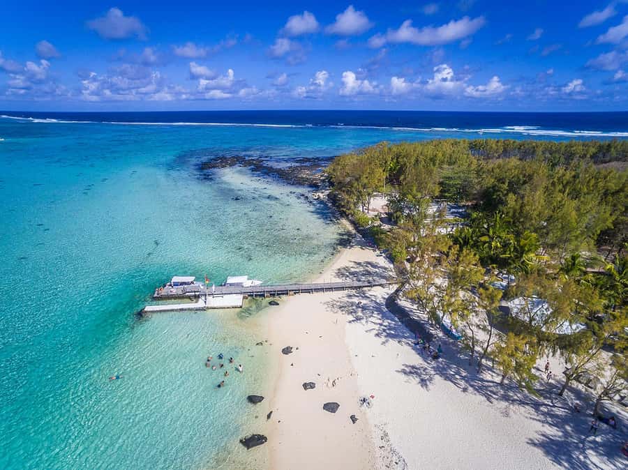 Mahebourg: L'île des Deux Cocos Island Boat Tour with Lunch - BBQ Lunch Buffet and Unlimited Drinks: The Best Value Move