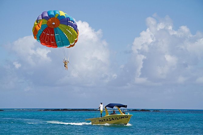 Marvelous Ile aux Cerf island: Speed Boat, Parasailing, Lunch & GRSE waterfall - From Trou d’Eau Douce to Ile aux Cerfs: the speed boat start that sets the tone