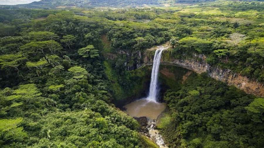 Mauritius: 3 Days Private Authentic Tour with hidden gems - Day 2 South-West Mauritius: Trou aux Cerfs, Sacred Lake, Colored Earth, and Chamarel Falls