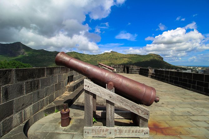 Mauritius City Tour, ALL INCLUSIVE Day Trip, Private SUV Car with Guide - Kwan Tee Pagoda: a quiet pocket inside a busy capital