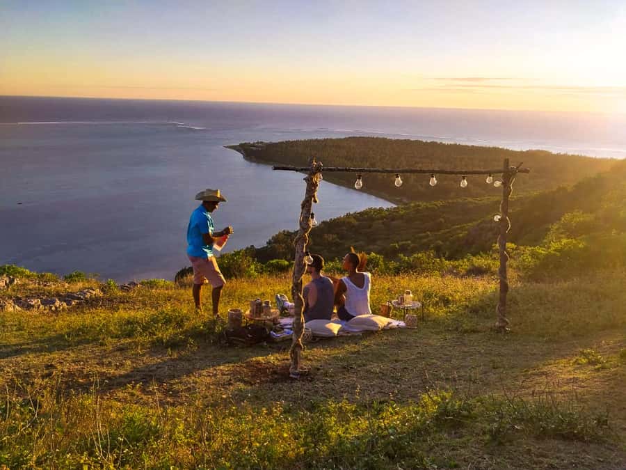 Mauritius: Exclusive Le Morne Sunset Hike & Aperitivo - The 3-hour flow, from Local Spirit meet-up to sunset return