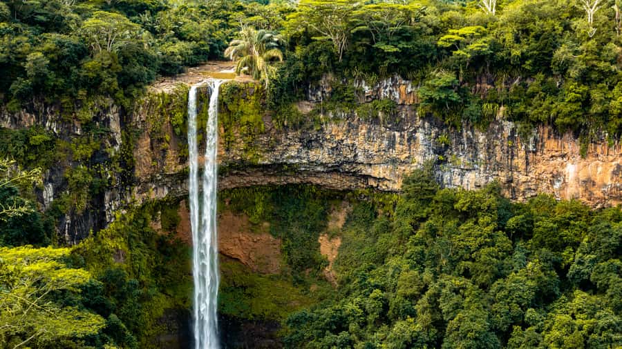 Mauritius: Exclusive South West Tour - Trou aux Cerfs and Curepipe, extinct crater to La Ville Lumière